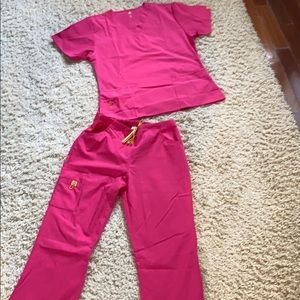 WonderWink scrub set. Raspberry.